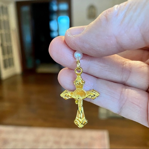 Handcrafted Rosary necklace and earrings with pearl detail - Picture 5 of 10